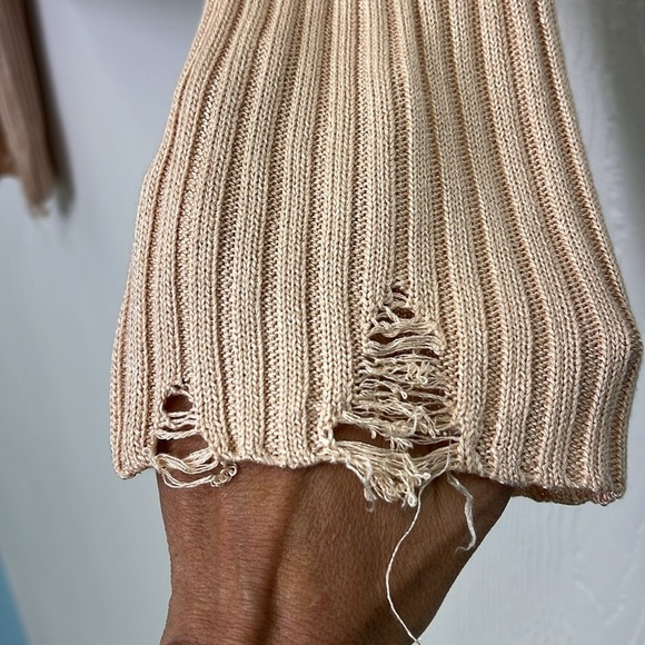 Urban Outfitters - Cream Ribbed Distressed Crop Long Sleeve Sweater Size Small - Picture 7 of 12